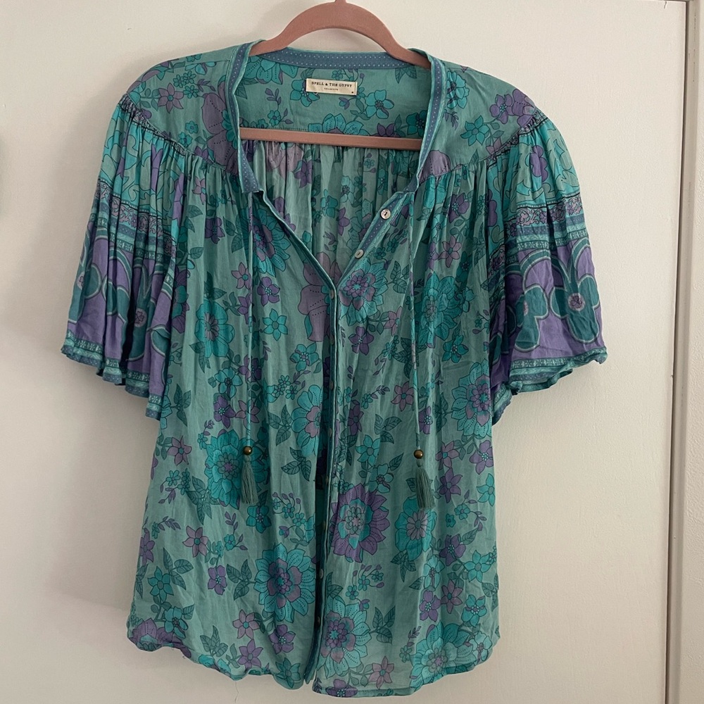 Spell and the Gypsy blue button up top sz medium
